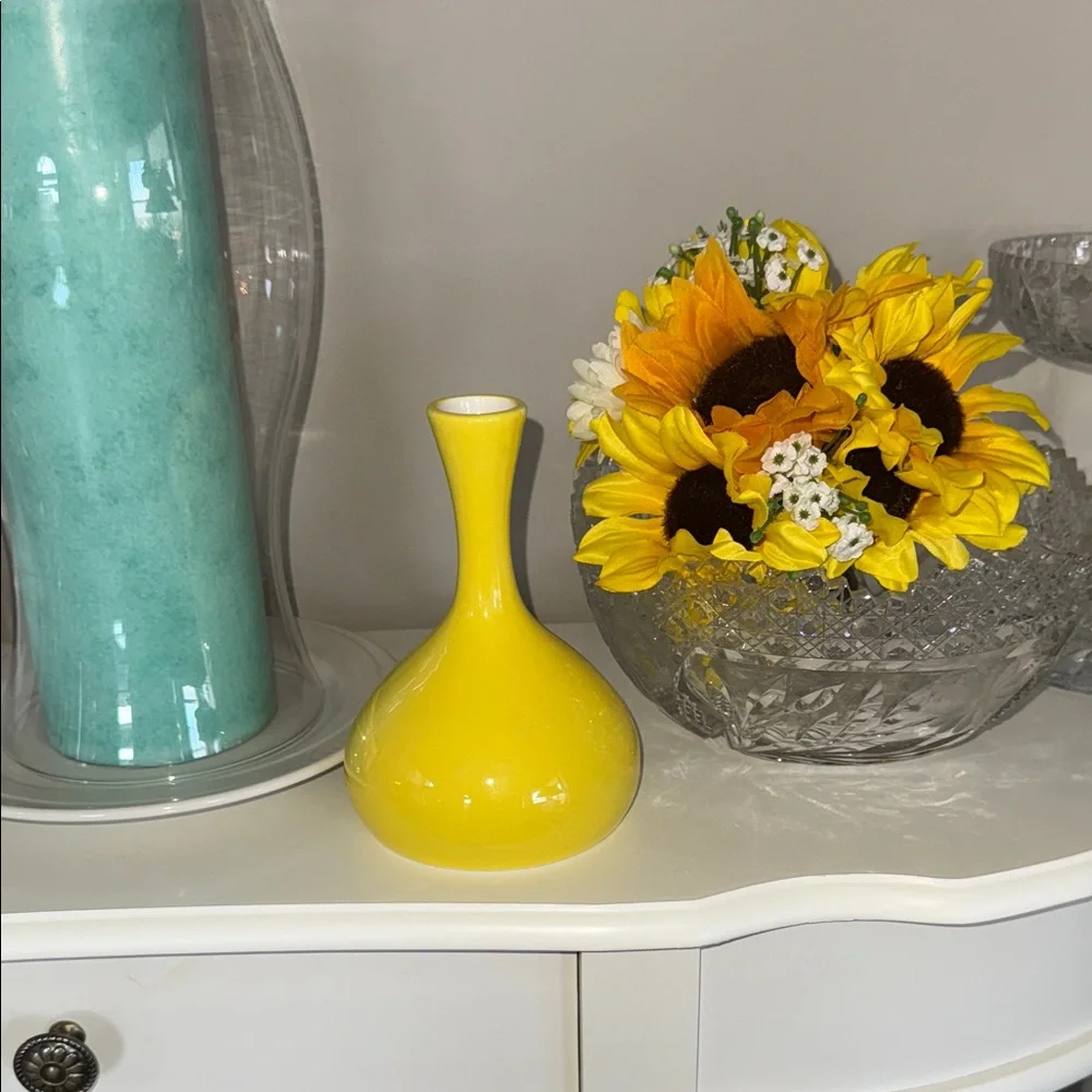 Crate & Barrel Izzy Daffodil Vase